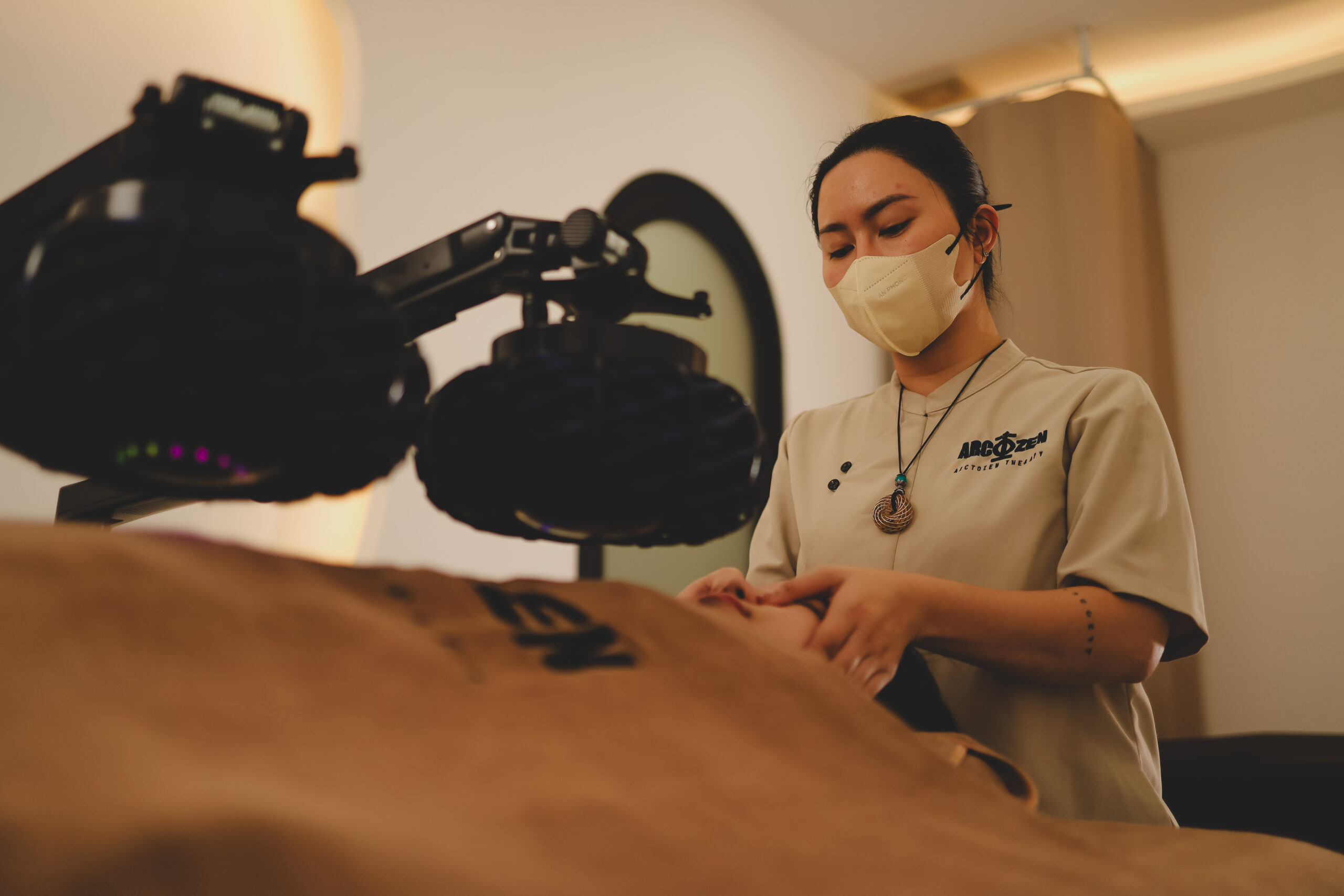 LÀN DA RẠNG RỠ TỰ NHIÊN VỚI PEMF TẠI ARCTOZEN THERAPY